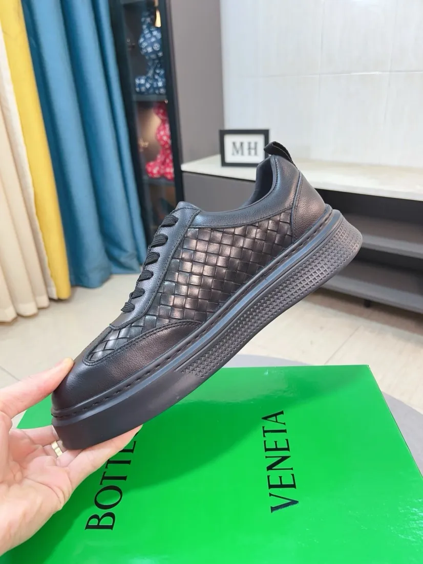 Men's men's shoes 💰500🌸🌸[bv~Bottega Veneta] 2024 classic spring and autumn trend models are on the market. The same style as the official website. Counter quality [strong][strong][strong] Selected first-layer cowhide woven, high-end atmosphere, silk cowhide lining, super cost-effective model. Original wear-resistant outsole. Fine workmanship. The upper layer of materials is used. The quality is visible. Hurry up and get started. Shoe sizes 38 to 44